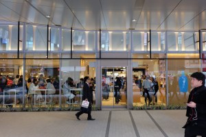 Exterior of Blue Bottle Coffee Shinjuku