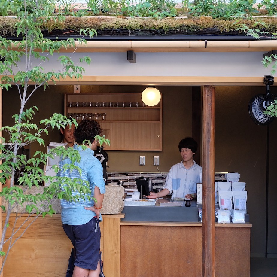 Customer waits with Baristas at Weekenders Coffee Kyoto Tominokoji
